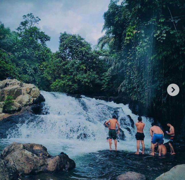 Sampuran (Air Terjun) Silombuk via IG @sdmprtamaa24, 1. Barumun Nagari Wildlife Sanctuary, 2. Danau Tasik, 3. Tor Sipupur, 4. Batu Kapur Paranginan, 5. Gua Tuktuk, 6. Waterboom Gunung Tua, 7. Gua Liak Kabor, 8. Sampuran Simarloting, 9. Air Terjun Siranap, 10. Candi Pulo, 11. Kebun Binatang Gunung Tua, 12. Candi Naga Seribu, 13. Danau Tao, 14. Danau Tasik, 15. Desa Bangun Purba, 16. Bendungan Janji Manahan Sil, 17. Masjid Raya Gunung Tua, 18. Danau Sagayung, 19. Puncak Paluta, 21. Sampuran (Air Terjun) Silombuk, 22. Air Terjun Parigi