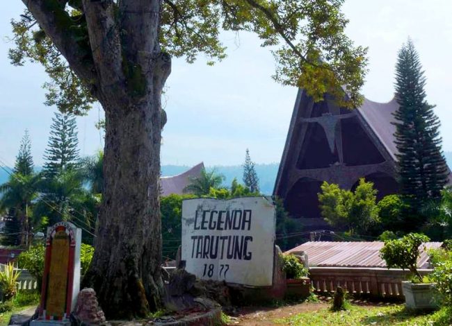 Sopo Partungkoan - tempat wisata di tapanuli utara, 1. Salib Kasih, 2. Pemandian Air Soda Parbubu, 3. Kawah Sipoholon, 4. Situs Hindu Hopong, 5. Muara Nauli, 6. Tugu Toga Aritonang, 7. Huta Ginjang, 8. Bukit Doa, 9. Pulau Sibandang, 10. Pemandian Air Panas Tamaro, 11. Istana Sisingamangaraja XII, 12. Pemandian Air Panas Sipoholon, 13. Monumen Si Raja Panggabean, 14. Sopo Partungkoan, 15. Gereja HKBP Dame Saitnihuta, 16. Pondok Wisata Rumah Kapal, 17. Air Terjun Sampuran, 18. Pemandian Air Panas Hutabarat