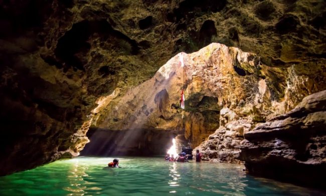 Sumur Eluh Berru Tinambunen via varaholidaytour - tempat wisata di Pakpak Bharat, 1. Air Terjun Sipitu Lae Petulan, 2. Air Terjun Lae Une, 3. Air Terjun Simbilulu, 4. Air Terjun Lae Singgabit, 5. Air Terjun Mamabu, 6. Air Terjun Tonduhan, 7. Kebun Teh Sidamanik, 8. Sumur Eluh Berru Tinambunen, 9. Batu Tettal, 10. Mejan Penanggaleng, 11. Sibande, 12. Puncak Sindeka, 13. Sicike – cike, 14. Delleng Simpon, 15. Rafting Lae Kombih, 16. Kolam Renang Impana, 17. Tugu Pemekaran