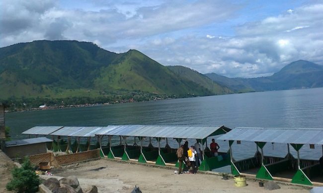Tao Silalahi, 1. Danau Sicike Cikex, 2. Rumah Adat Pakpak, 3. Pemandian Lau Timah, 4. Tao Silalahi, 5. Bukit Siadtaratas, 6. Tigalingga , 7. Puncak Sidiangkat, 8. Taman Wisata Iman Sitinjo, 9. Parhonasan Daihonas Lae Parira, 10. Sungai Lau Renun, 11. Aek Sipaulak Hosa Loja, 12. Air Terjun Lae Pendaroh, 13. Pantai Lala, 14. Tugu Silahi Sabungan, 15. Pantai Silalahi, 16. Letter Z, 17. Gedung Nasional Djauli Manik, 18. Air Terjun Lau Baski, 19. Kolam Renang Cinandung Mbulan