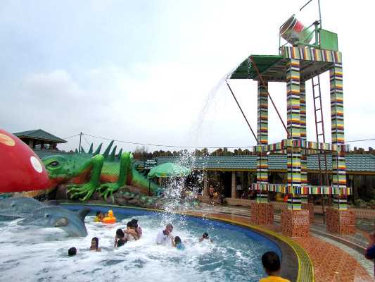 Waterpark Bima Utomo Internasional, 1. Air Terjun Tanjung Raja, 2. Danau Linting, 3. Gua dan Air Panas Penen, 4. Air Terjun Terunggang, 5. Armaya Wisata Alam, 6. Pantai Salju, 7. Taman The Le Hu Garden, 8. Dusun Kreatif Deli Serdang, 9. Siba Island, 10. Waterpark Bima Utomo Internasional, 11. Wisata Green Hill City Sibolangit, 12. Air Terjun Sampuren Putih, 13. Air Terjun Pelangi Indah, 14. Taman Buah Lubuk Pakam, 15. Air Terjun dan Lembah Loknya, 16. Air Terjun Betala, 17. Air Terjun Dua Warna, 18. Kolam Dewi, 19. Posko Air Terjun Satu Hati, 20. Vihara Vimalakirti, 21. Bumi Perkemahan Pramuka Sibolangit, 22. Tugu Pramuka, 23. Hillpark Sibolangit, 24. Pemandian Alam Karomah, 25. Pemandian Alam Mitra, 26. Training Center Sayum Sabah, 27. Pemandian Alam Tirta Sayum Sabah, 28. T Garden, 29. Hairos Waterpark, 30. Kampung Ladang Outbound, 31. Kota Wisata Jaharun Center, 32. Pemandian Alam Sini Suka Sibiru – biru, 33. Air Terjun Sampuren Putih, 34. Negeri Suah, 35. Kemegahan Bandara Kuala Namu, 36. Martabe Sejahtera Golf Club, 37. Pemandian Alam Lau Sigembur, 38. Taman Rekreasi Dewi Sibolangit, 39. Taman Pramuka, 40. Pantai Muara Indah, 41. Maha Vihara Maitreya, 42. Menikmati Kuliner Bagan Percut