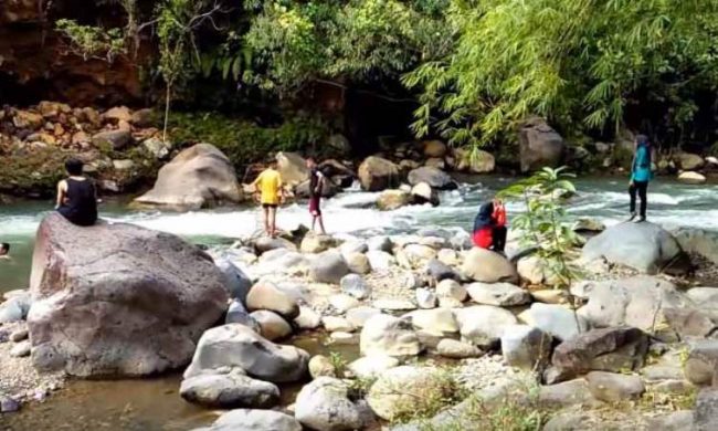 Wisata Air Parsariran - Tempat Wisata di Tapanuli Selatan, 1. Wisata Air Parsariran, 2. Danau Siais, 3. Aek Sijorni, 4. Gunung Sibual – Buali, 5. Bukit Tor Simago – Mago, 6. Air Terjun Silima – lima, 7. Pemandian Air Panas Aek Nabara, 8. Air Terjun Sisundung Parsalakan, 9. Air Terjun Aek Malakkut, 10. Aek Sabaon, 11. Danau Marsabut, 12. Air Terjun Sisoma, 13. Benteng Huraba, 14. Pantai Muara Upu, 15. Cekdam Pargarutan, 16. Kantor Bupati Tapanuli Selatan, 17. Air Terjun Siborpa, 18. Puncak Tunggal Birong, 19. Sampuran Damparan, 20. Tor Simago – mago