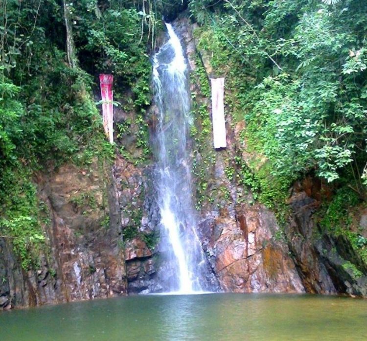 Air terjun sihobuk via hadi prayetno, 1. Pulau Kalimantung, 2. Wisata Sejarah Titik Nol Islam Nusantara, 3. Pulau Mursala, 4. Pulau Putri, 5. Pulau Pandan, 6. Pantai Kade Tigo Barus, 7. Pulau Poncan, 8. Aek Sijorni, 9. Pantai Sindeas, 10. Pulau Karang, 11. Makam Mahligai dan Makam Papan Tinggi Barus, 12. Pantai Bosur, 13. Pulau Pasir Putih, 14. Pulau Poncang Gadang, 15. Pantai Batu Gajah, 16. Air Terjun Silaklak, 17. Pantai Binasi, 18. Air Terjun Silima-Lima, 19. Pulau Bakar, 20. Air Terjun Sihobuk, 21. Air Terjun Labuan Nasonang, 22. Air Terjun Gorbus