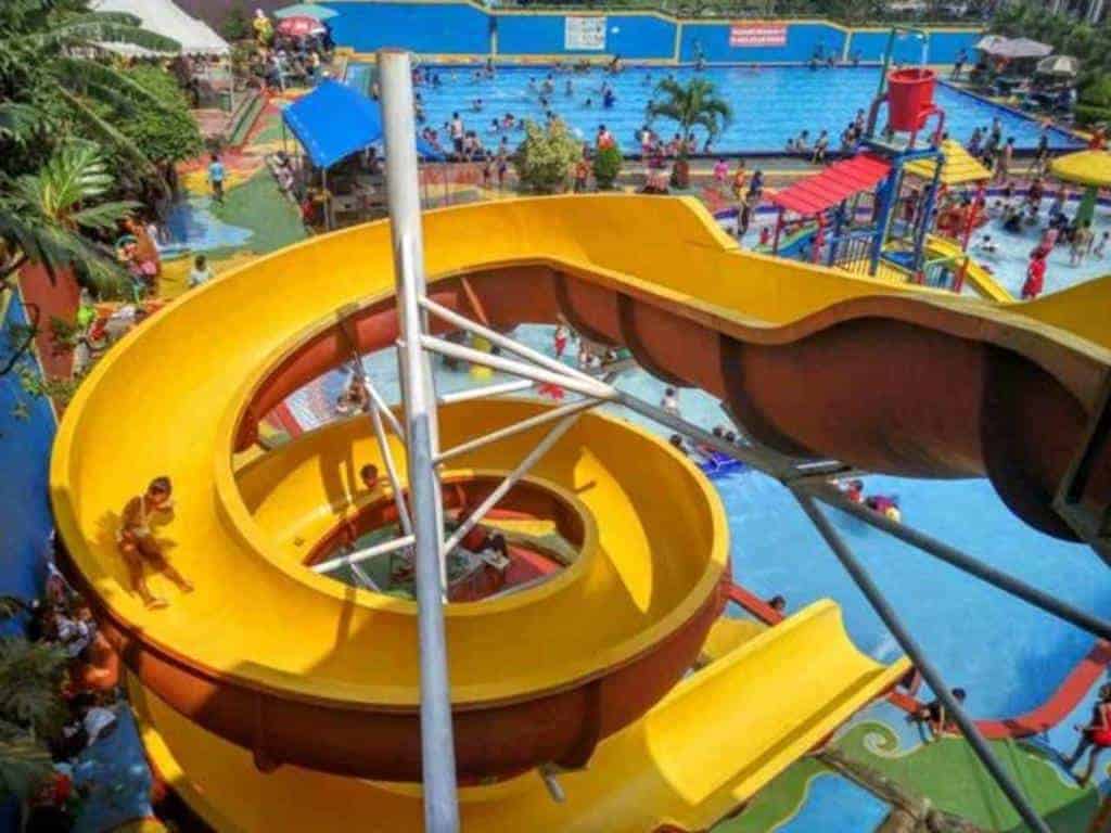 Aladin Aquaplay Karawaci, 1. Citra Raya Waterworld, 2. Kolam Renang Bali View, 3. Ocean Park, 4. Dasana Xenter Waterpark (DX Waterpark), 5. Amsterdam Waterpark, 6. Batavia Splash Water Adventure, 7. Aladin Aquaplay Karawaci, 8. Fun Park Waterboom, 9. Kolam Renang Situ Gintung, 10. Kolam Renang Modern Tirtamas, 11. Marcopolo Waterpark (Marcopolo Water Adventure), 12. Saiji Water Park (Tutup), 13. Newtown Waterpark, 14. Aryana Aquaplay Kolam Renang Waterpark, 15. Duta Garden Sport Center, 16. Swimming Pool BSD City, 17. Kolam Renang Permata Bintaro Club House, 18. Familia Club House, 19. Kolam Renang Taman Rempoa Indah, 20. Tigaraksa Waterboom, 21. Puri Beta Swimming Pool