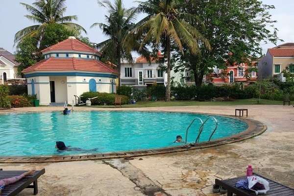 Beverly Swimming Pool, 1. Waterpark Top 100 Batu Aji, 2. Kolam Renang Palm Spring, 3. Kolam Renang Yonif, 4. Kolam Renang Harris Resort Batam Waterfront, 5. Kolam Renang Turi Beach Resort, 6. Kolam Renang Montigo Resort Batam, 7. Waterpark Ocarina, 8. Waterpark Taman Dutamas, 9. Kolam Renang Sukajadi, 10. Kolam Renang Harmoni One Convention Hotel, 11. Kolam Renang Puri Selebriti, 12. Batam Water Park, 13. Waterboom Dreamland, 14. Kolam Renang Shangri-La Swimming Pool Batam, 15. Kolam Renang Orchid Park Batam, 16. Pool A Central Batam, 17. Costarica Club House, 18. Kolam Renang Harapan Utama Swimming Pool, 19. Kolam Renang G Club Royal Grande, 20. Kolam Renang KDA, 21. Club House Tunas Regency, 22. Kolam Renang Purimas Residence, 23. Kolam Renang Taman Lestari, 24. Kolam Renang Family Park Batam, 25. Beverly Swimming Pool, 26. Kolam Renang Perum Marbella
