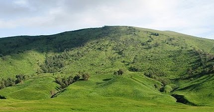 Bukik Tujuah, 1. Puncak Tonang, 2. Gunung Talamau, 3. Air Terjun Batang Nango, 4. Pantai Sasak, 5. Monument Equator, 6. Museum Tuanku Imam Bonjol, 7. Air Terjun Caracai, 8. Bukik Tujuah, 9. Taman Wisata Alam Rimbo Panti, 10. Ikan Banyak Lubuak Bonta, 11. Pusat Kota Lubuk Sikaping, 12. Wisata Bayang Aia