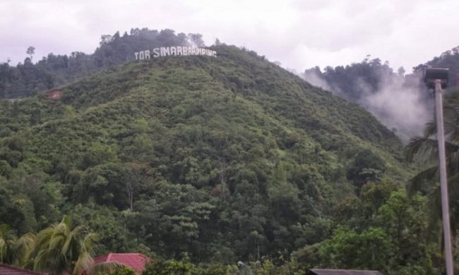Bukit Tor Simarbarimbing via Batakpost, 1. Pulau Poncan Ketek, 2. Pulau Poncan Gadang, 3. Pulau Pasir Putih, 4. Pantai Pandan, 5. Pantai Bosur, 6. Pulau Mursala, 7. Pulau Putri, 8. Pantai Indah Kalangan, 9. Batu Lobang, 10. Bukit Ketapang, 11. Bukit Tor Simarbarimbing, 12. Jembatan Kuning, 13. Tangga Seratus, 14. Benteng SimareMare, 15. Kuliner Ikan Bakar Fukong, 16. Pantai Ujung, 17. Pulau Sarudik, 18. Pulau Bangke, 19. Pantai Pelabuhan Lama, 20. Pantai Wisata Indah, 21. Sibolga Square, 22. Pulau Kalimantung, 23. W2KS Waterpark Sibolga, 24. PIA Waterpark