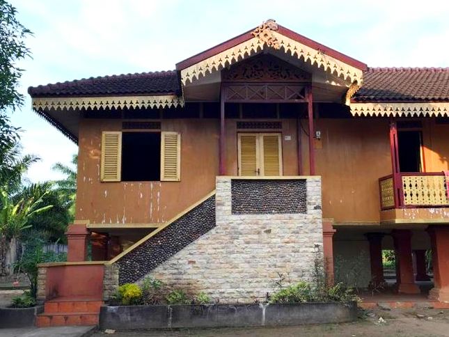 Istana Negeri Padang via IG @tebingtinggiku, 1. Waterpark Gundaling Paya Pasir, 2. Taman Kota Tebing Tinggi, 3. Bah Bolon Arung Jeram, 4. Taman Revolusi Mental, 5. Taman Edukasi, 6. Istana Negeri Padang, 7. Tugu Wahana Tata Nugraha, 8. Green Hill, 9. Museum Kota Tebing Tinggi, 10. Bendungan Sei Padang, 11. Ramadhan Fair Kecamatan Rambutan, 12. Kolam Pancing Padang Merbau, 13. Pemandian Lubuk Indah, 14. Masjid Raya Nur Addin, 15. Perpustakaan Kota Tebing Tinggi, 16. Lapangan Sri Mersing, 17. Tugu Peringatan 13 Desember 1945, 18. Bayu Lagoon