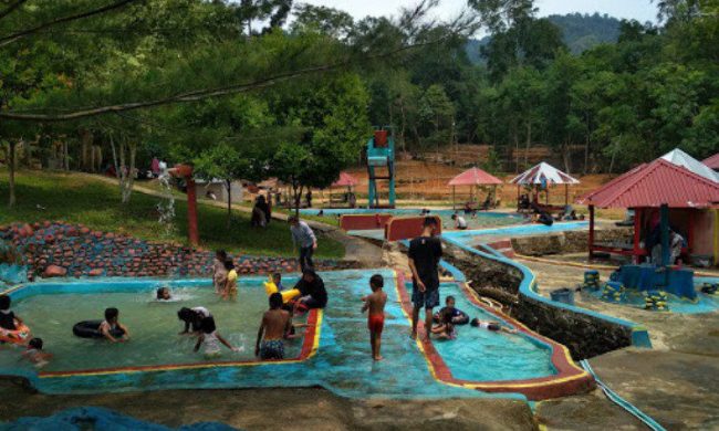 Kolam Renang Calau via Google Maps, 1. Air Terjun Palukahan, 2. Taman Ngalau Basurek, 3. Pasir Putih Silokek, 4. Air Terjun Batang Taye, 5. Telabang Sakti, 6. Lokomotif Uap, 7. Arung Jeram Sungai Batang Kuantan, 8. Danau Hijau Bukit Bual, 9. Pulau Andam Dewi, 10. Ngalau Talago, 11. Puncak Ngalau Posuak, 12. Sisawah, 13. Geopark Silokek, 14. Pincuran Tujuh, 15. Kolam Renang Calau, 16. Punak Jonjang Kambiang, 17. Simpang Tugu, 18. Kampung Adat Sijunjung