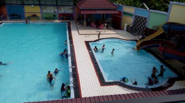 Kolam Renang Aras