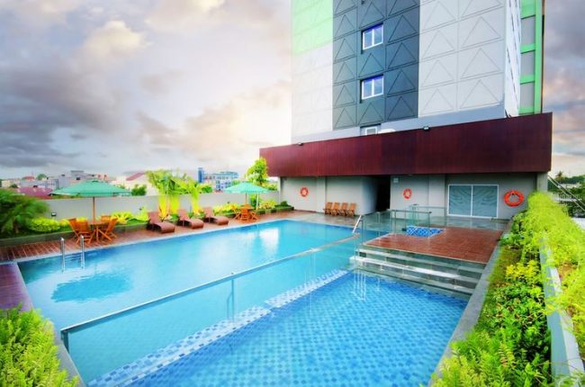 Kolam Renang Ayola First Point Pekanbaru