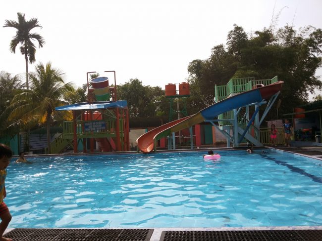 Kolam Renang Defa