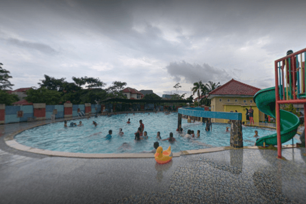Kolam Renang KDA, 1. Waterpark Top 100 Batu Aji, 2. Kolam Renang Palm Spring, 3. Kolam Renang Yonif, 4. Kolam Renang Harris Resort Batam Waterfront, 5. Kolam Renang Turi Beach Resort, 6. Kolam Renang Montigo Resort Batam, 7. Waterpark Ocarina, 8. Waterpark Taman Dutamas, 9. Kolam Renang Sukajadi, 10. Kolam Renang Harmoni One Convention Hotel, 11. Kolam Renang Puri Selebriti, 12. Batam Water Park, 13. Waterboom Dreamland, 14. Kolam Renang Shangri-La Swimming Pool Batam, 15. Kolam Renang Orchid Park Batam, 16. Pool A Central Batam, 17. Costarica Club House, 18. Kolam Renang Harapan Utama Swimming Pool, 19. Kolam Renang G Club Royal Grande, 20. Kolam Renang KDA, 21. Club House Tunas Regency, 22. Kolam Renang Purimas Residence, 23. Kolam Renang Taman Lestari, 24. Kolam Renang Family Park Batam, 25. Beverly Swimming Pool, 26. Kolam Renang Perum Marbella