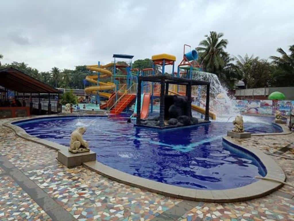 Kolam Renang Situ Gintung, 1. Citra Raya Waterworld, 2. Kolam Renang Bali View, 3. Ocean Park, 4. Dasana Xenter Waterpark (DX Waterpark), 5. Amsterdam Waterpark, 6. Batavia Splash Water Adventure, 7. Aladin Aquaplay Karawaci, 8. Fun Park Waterboom, 9. Kolam Renang Situ Gintung, 10. Kolam Renang Modern Tirtamas, 11. Marcopolo Waterpark (Marcopolo Water Adventure), 12. Saiji Water Park (Tutup), 13. Newtown Waterpark, 14. Aryana Aquaplay Kolam Renang Waterpark, 15. Duta Garden Sport Center, 16. Swimming Pool BSD City, 17. Kolam Renang Permata Bintaro Club House, 18. Familia Club House, 19. Kolam Renang Taman Rempoa Indah, 20. Tigaraksa Waterboom, 21. Puri Beta Swimming Pool