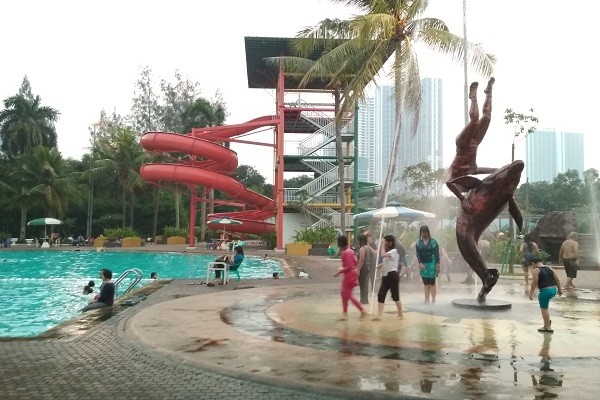 Kolam Renang Palm Spring, 1. Waterpark Top 100 Batu Aji, 2. Kolam Renang Palm Spring, 3. Kolam Renang Yonif, 4. Kolam Renang Harris Resort Batam Waterfront, 5. Kolam Renang Turi Beach Resort, 6. Kolam Renang Montigo Resort Batam, 7. Waterpark Ocarina, 8. Waterpark Taman Dutamas, 9. Kolam Renang Sukajadi, 10. Kolam Renang Harmoni One Convention Hotel, 11. Kolam Renang Puri Selebriti, 12. Batam Water Park, 13. Waterboom Dreamland, 14. Kolam Renang Shangri-La Swimming Pool Batam, 15. Kolam Renang Orchid Park Batam, 16. Pool A Central Batam, 17. Costarica Club House, 18. Kolam Renang Harapan Utama Swimming Pool, 19. Kolam Renang G Club Royal Grande, 20. Kolam Renang KDA, 21. Club House Tunas Regency, 22. Kolam Renang Purimas Residence, 23. Kolam Renang Taman Lestari, 24. Kolam Renang Family Park Batam, 25. Beverly Swimming Pool, 26. Kolam Renang Perum Marbella