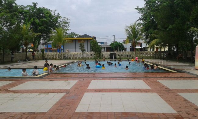Kolam Renang Perum Marbella, 1. Waterpark Top 100 Batu Aji, 2. Kolam Renang Palm Spring, 3. Kolam Renang Yonif, 4. Kolam Renang Harris Resort Batam Waterfront, 5. Kolam Renang Turi Beach Resort, 6. Kolam Renang Montigo Resort Batam, 7. Waterpark Ocarina, 8. Waterpark Taman Dutamas, 9. Kolam Renang Sukajadi, 10. Kolam Renang Harmoni One Convention Hotel, 11. Kolam Renang Puri Selebriti, 12. Batam Water Park, 13. Waterboom Dreamland, 14. Kolam Renang Shangri-La Swimming Pool Batam, 15. Kolam Renang Orchid Park Batam, 16. Pool A Central Batam, 17. Costarica Club House, 18. Kolam Renang Harapan Utama Swimming Pool, 19. Kolam Renang G Club Royal Grande, 20. Kolam Renang KDA, 21. Club House Tunas Regency, 22. Kolam Renang Purimas Residence, 23. Kolam Renang Taman Lestari, 24. Kolam Renang Family Park Batam, 25. Beverly Swimming Pool, 26. Kolam Renang Perum Marbella