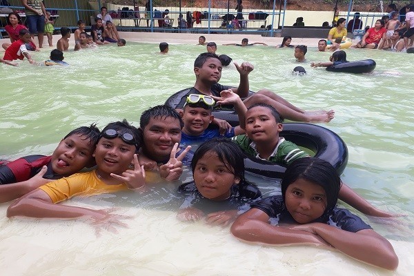 Kolam Renang Taman Lestari, 1. Waterpark Top 100 Batu Aji, 2. Kolam Renang Palm Spring, 3. Kolam Renang Yonif, 4. Kolam Renang Harris Resort Batam Waterfront, 5. Kolam Renang Turi Beach Resort, 6. Kolam Renang Montigo Resort Batam, 7. Waterpark Ocarina, 8. Waterpark Taman Dutamas, 9. Kolam Renang Sukajadi, 10. Kolam Renang Harmoni One Convention Hotel, 11. Kolam Renang Puri Selebriti, 12. Batam Water Park, 13. Waterboom Dreamland, 14. Kolam Renang Shangri-La Swimming Pool Batam, 15. Kolam Renang Orchid Park Batam, 16. Pool A Central Batam, 17. Costarica Club House, 18. Kolam Renang Harapan Utama Swimming Pool, 19. Kolam Renang G Club Royal Grande, 20. Kolam Renang KDA, 21. Club House Tunas Regency, 22. Kolam Renang Purimas Residence, 23. Kolam Renang Taman Lestari, 24. Kolam Renang Family Park Batam, 25. Beverly Swimming Pool, 26. Kolam Renang Perum Marbella