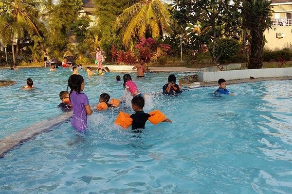 Kolam Renang Family Park Batam, 1. Waterpark Top 100 Batu Aji, 2. Kolam Renang Palm Spring, 3. Kolam Renang Yonif, 4. Kolam Renang Harris Resort Batam Waterfront, 5. Kolam Renang Turi Beach Resort, 6. Kolam Renang Montigo Resort Batam, 7. Waterpark Ocarina, 8. Waterpark Taman Dutamas, 9. Kolam Renang Sukajadi, 10. Kolam Renang Harmoni One Convention Hotel, 11. Kolam Renang Puri Selebriti, 12. Batam Water Park, 13. Waterboom Dreamland, 14. Kolam Renang Shangri-La Swimming Pool Batam, 15. Kolam Renang Orchid Park Batam, 16. Pool A Central Batam, 17. Costarica Club House, 18. Kolam Renang Harapan Utama Swimming Pool, 19. Kolam Renang G Club Royal Grande, 20. Kolam Renang KDA, 21. Club House Tunas Regency, 22. Kolam Renang Purimas Residence, 23. Kolam Renang Taman Lestari, 24. Kolam Renang Family Park Batam, 25. Beverly Swimming Pool, 26. Kolam Renang Perum Marbella
