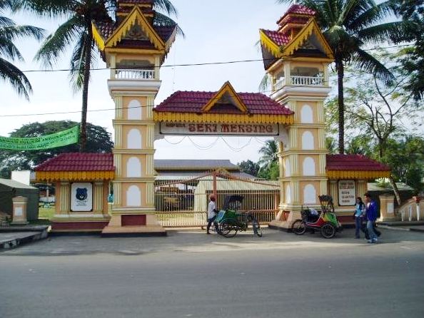 Lapangan Sri Mersing - tempat wisata di Tebing Tinggi, 1. Waterpark Gundaling Paya Pasir, 2. Taman Kota Tebing Tinggi, 3. Bah Bolon Arung Jeram, 4. Taman Revolusi Mental, 5. Taman Edukasi, 6. Istana Negeri Padang, 7. Tugu Wahana Tata Nugraha, 8. Green Hill, 9. Museum Kota Tebing Tinggi, 10. Bendungan Sei Padang, 11. Ramadhan Fair Kecamatan Rambutan, 12. Kolam Pancing Padang Merbau, 13. Pemandian Lubuk Indah, 14. Masjid Raya Nur Addin, 15. Perpustakaan Kota Tebing Tinggi, 16. Lapangan Sri Mersing, 17. Tugu Peringatan 13 Desember 1945, 18. Bayu Lagoon