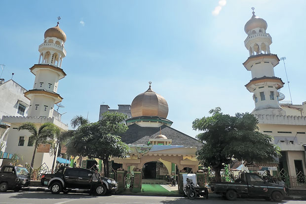 Masjid Raya Nur Addin via SIndonews - tempat wisata di Tebing Tinggi, 1. Waterpark Gundaling Paya Pasir, 2. Taman Kota Tebing Tinggi, 3. Bah Bolon Arung Jeram, 4. Taman Revolusi Mental, 5. Taman Edukasi, 6. Istana Negeri Padang, 7. Tugu Wahana Tata Nugraha, 8. Green Hill, 9. Museum Kota Tebing Tinggi, 10. Bendungan Sei Padang, 11. Ramadhan Fair Kecamatan Rambutan, 12. Kolam Pancing Padang Merbau, 13. Pemandian Lubuk Indah, 14. Masjid Raya Nur Addin, 15. Perpustakaan Kota Tebing Tinggi, 16. Lapangan Sri Mersing, 17. Tugu Peringatan 13 Desember 1945, 18. Bayu Lagoon
