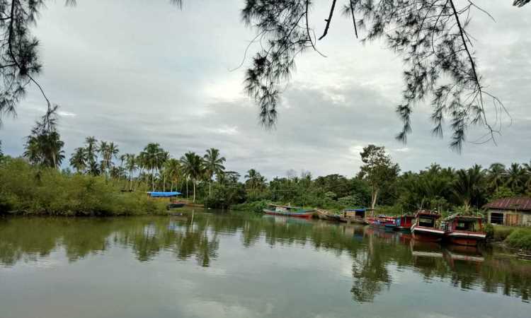 Muara Indah via Kompasiana, 1. Museum Pusaka Nias, 2. Taman Ya’ahowu, 3. Pantai Miga, 4. Taman Doa Bunda Maria, 5. Goa Togi Ndrawa, 6. Pantai Laowomaru, 7. Muara Indah, 8. Pantai Hoya, 9. Air Terjun Humogo, 10. Air Terjun Baho Ndra, 11. Pegunungan Soarowiga, 12. Pemukiman Rumah Adat Tradisional, 13. Air Terjun Boho, 14. Wisata Rohani, 15. Air Terjun Baho Gamira, 16. Situs Batu Megalitik, 17. Mesin Percetakan Uang Nias, 18. Tugu Durian, 19. Tugu Peringatan Gempa