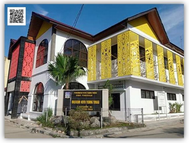 1. Waterpark Gundaling Paya Pasir, 2. Taman Kota Tebing Tinggi, 3. Bah Bolon Arung Jeram, 4. Taman Revolusi Mental, 5. Taman Edukasi, 6. Istana Negeri Padang, 7. Tugu Wahana Tata Nugraha, 8. Green Hill, 9. Museum Kota Tebing Tinggi, 10. Bendungan Sei Padang, 11. Ramadhan Fair Kecamatan Rambutan, 12. Kolam Pancing Padang Merbau, 13. Pemandian Lubuk Indah, 14. Masjid Raya Nur Addin, 15. Perpustakaan Kota Tebing Tinggi, 16. Lapangan Sri Mersing, 17. Tugu Peringatan 13 Desember 1945, 18. Bayu Lagoon