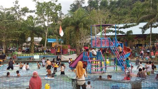 Objek Wisata Telabang Sakti via Gosumbar, 1. Air Terjun Palukahan, 2. Taman Ngalau Basurek, 3. Pasir Putih Silokek, 4. Air Terjun Batang Taye, 5. Telabang Sakti, 6. Lokomotif Uap, 7. Arung Jeram Sungai Batang Kuantan, 8. Danau Hijau Bukit Bual, 9. Pulau Andam Dewi, 10. Ngalau Talago, 11. Puncak Ngalau Posuak, 12. Sisawah, 13. Geopark Silokek, 14. Pincuran Tujuh, 15. Kolam Renang Calau, 16. Punak Jonjang Kambiang, 17. Simpang Tugu, 18. Kampung Adat Sijunjung