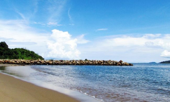 Pantai Indah Kalangan, 1. Pulau Poncan Ketek, 2. Pulau Poncan Gadang, 3. Pulau Pasir Putih, 4. Pantai Pandan, 5. Pantai Bosur, 6. Pulau Mursala, 7. Pulau Putri, 8. Pantai Indah Kalangan, 9. Batu Lobang, 10. Bukit Ketapang, 11. Bukit Tor Simarbarimbing, 12. Jembatan Kuning, 13. Tangga Seratus, 14. Benteng SimareMare, 15. Kuliner Ikan Bakar Fukong, 16. Pantai Ujung, 17. Pulau Sarudik, 18. Pulau Bangke, 19. Pantai Pelabuhan Lama, 20. Pantai Wisata Indah, 21. Sibolga Square, 22. Pulau Kalimantung, 23. W2KS Waterpark Sibolga, 24. PIA Waterpark