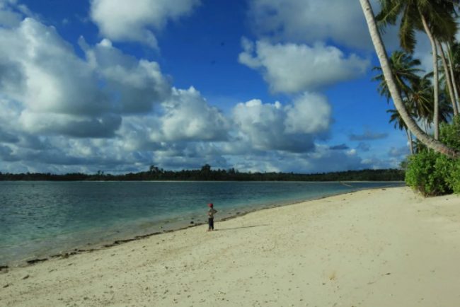 Pantai Mapadeggat via Beritagar, 1. Pantai Pokai, 2. Pantai Siruso, 3. Pantai Katiet Bosua, 4. Pantai Awera, 5. Pulau Siberut, 6. Pulau Sipora, 7. Pulau Pagai, 8. Air Terjun Bat Soumang, 9. Danau Rua Oinan, 10. Air Terjun Kulu Kubuk, 11. Pantai Nyanyang, 12. Dermaga Tuapeijat, 13. Pantai Jati, 14. Air Terjun Pujujurung, 15. Taman Patung Sikerei, 16. Pantai Mapadeggat, 17. Pulau Umat Siteu, 18. Teluk Sibigeu, 19. Pulau Silabu, 20. Pantai Aloita, 21. Pantai Sioban, 22. Pulau Pittoijat, 23. Goa Pamintaijat, 24. Pulau Karamajat, 25. Pulau Bakkat Menuang, 26. Wavepark Resort, 27. Pitstop Hill Mentawai