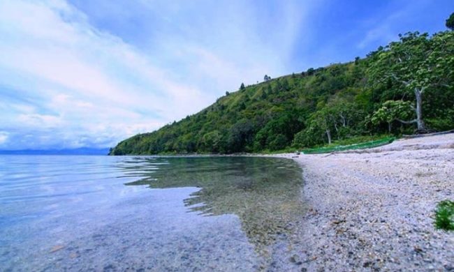 Pantai Meat - tempat wisata di Toba Samosir, 1. Bukit Tara Bunga, 2. Pantai Bul – Bul, 3. Air Terjun Simanimbo, 4. Air Terjun Situmurun, 5. Pantai Meat, 6. Jembatan Gantung Tornagodang, 7. Pantai Pakkodian, 8. Puncak Pakkodian, 9. Air Terjun Sialogo, 10. Sungai Saragi, 11. Bukit Paropo, 12. Air Terjun Natumika, 13. Gunung Pangulubao, 14. Bukit Pahoda, 15. Bukit Senyum, 16. Air Terjun Siboruon, 17. Gua Aek Buangan, 18. Pasar Balige, 19. Pasir Putih Parbaba, 20. Air Terjun Sigura – gura, 21. Museum TB Silalahi Center, 22. Monumen Raja Sonakmalela, 23. Pantai Agadon, 24. Taman Eden 100, 25. Bukit Dolok Tolong, 26. Tugu DI Panjaitan
