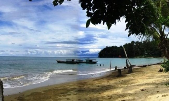 Pantai Miga, 1. Museum Pusaka Nias, 2. Taman Ya’ahowu, 3. Pantai Miga, 4. Taman Doa Bunda Maria, 5. Goa Togi Ndrawa, 6. Pantai Laowomaru, 7. Muara Indah, 8. Pantai Hoya, 9. Air Terjun Humogo, 10. Air Terjun Baho Ndra, 11. Pegunungan Soarowiga, 12. Pemukiman Rumah Adat Tradisional, 13. Air Terjun Boho, 14. Wisata Rohani, 15. Air Terjun Baho Gamira, 16. Situs Batu Megalitik, 17. Mesin Percetakan Uang Nias, 18. Tugu Durian, 19. Tugu Peringatan Gempa
