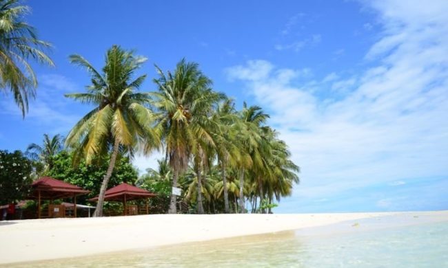Pantai Siruso via eksotismentawai2017.wordpresscom, 1. Jam Gadang di Bukit Tinggi, 2. Istana Baso Pagaruyung, 3. Pantai Carocok Painan, 4. Lobang Jepang, 5. Pantai Padang ‘Nan Rancak Bana’ , 6. Pantai Gandoriah Pariaman, 7. Puncak Lawang Maninjau, 8. Lembah Anai , 9. Museum Adityawarman, 10. Pantai Muaro Padang & Jembatan Siti Nurbaya, 11. Pantai Kata Pariaman, 12. Benteng Fort de Kock, 13. Ngarai Sianok, 14. Pantai Cermin, 15. Wisata Pantai Caroline/Carolina, 16. Air Panas Bukik Kili, 17. Danau Maninjau, 18. Pemandian Lubuk Minturun, 19. Lembah Harau , 20. Puncak Anai (Pemandian dan Camping Ground), 21. Pesona Kepulauan Mentawai , 22. Janjang Seribu Great Wall of Koto Gadang, 23. Danau Singkarak, 24. Danau Diateh dan Danau Dibawah ( Danau Kembar ), 25. Pantai Aie Manih si Malin Kundang, 26. Pulau Cubadak, 27. Kawasan Wisata Mandeh, 28. Pulau Sikuai, 29. Tirta Alami, 30. Air Terjun Nyarai, 31. Pemandian Alam Sako Tapan, 32. Lubuak Bonta, 33. Lubuak Mato Kuciang, 34. Pemandian Alami Batang Tabik, 35. Lubuak Paraku, 36. Air Terjun Timbulun, 37. Muaro Binguang, 38. Ngalau Indah , 39. Jembatan Akar Pesisir Selatan, 40. Pulau Pasumpahan , 41. Pantai Nirwana, 42. Air Terjun Tigo Tingkek, 43. Air Terjun Sarasah Banyak Gariang, 44. Panorama Sitinjau Lauik, 45. Tapian Puti, 46. Lubuak Rantiang, 47. Sirukam Dairy Farm, 48. Puncak Gagoan, 49. Rumah Pohon Laing Park Solok, 50. Puncak Gobah, 51. Air Terjun Kapalo Banda Koto Hilalang, 52. Danau Talang – Solok, 53. Danau Dieteh dan Danau Dibawah, 54. Kebun Teh Alahan Panjang, Solok, 55. Jembatan Kelok Sembilan, 56. Air Terjun Lubuak Bulan, 57. Padang Mengatas, 58. Pulau Angso Duo Pariaman, 59. Pantai Tiram, 60. Puncak Langkisau