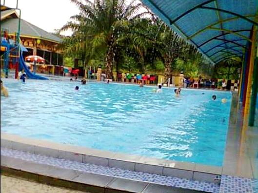 Pemandian Lubuk Indah - tempat wisata di Tebing Tinggi, 1. Waterpark Gundaling Paya Pasir, 2. Taman Kota Tebing Tinggi, 3. Bah Bolon Arung Jeram, 4. Taman Revolusi Mental, 5. Taman Edukasi, 6. Istana Negeri Padang, 7. Tugu Wahana Tata Nugraha, 8. Green Hill, 9. Museum Kota Tebing Tinggi, 10. Bendungan Sei Padang, 11. Ramadhan Fair Kecamatan Rambutan, 12. Kolam Pancing Padang Merbau, 13. Pemandian Lubuk Indah, 14. Masjid Raya Nur Addin, 15. Perpustakaan Kota Tebing Tinggi, 16. Lapangan Sri Mersing, 17. Tugu Peringatan 13 Desember 1945, 18. Bayu Lagoon