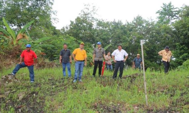 Pegunungan Soarowiga, 1. Museum Pusaka Nias, 2. Taman Ya’ahowu, 3. Pantai Miga, 4. Taman Doa Bunda Maria, 5. Goa Togi Ndrawa, 6. Pantai Laowomaru, 7. Muara Indah, 8. Pantai Hoya, 9. Air Terjun Humogo, 10. Air Terjun Baho Ndra, 11. Pegunungan Soarowiga, 12. Pemukiman Rumah Adat Tradisional, 13. Air Terjun Boho, 14. Wisata Rohani, 15. Air Terjun Baho Gamira, 16. Situs Batu Megalitik, 17. Mesin Percetakan Uang Nias, 18. Tugu Durian, 19. Tugu Peringatan Gempa