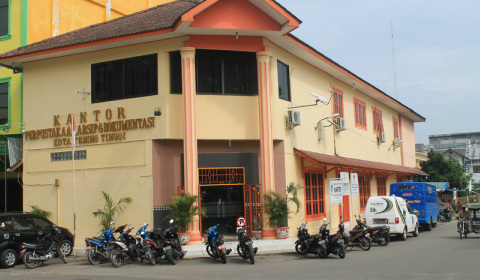 Perpustakaan Kota Tebing Tinggi - tempat wisata di Tebing Tinggi, 1. Waterpark Gundaling Paya Pasir, 2. Taman Kota Tebing Tinggi, 3. Bah Bolon Arung Jeram, 4. Taman Revolusi Mental, 5. Taman Edukasi, 6. Istana Negeri Padang, 7. Tugu Wahana Tata Nugraha, 8. Green Hill, 9. Museum Kota Tebing Tinggi, 10. Bendungan Sei Padang, 11. Ramadhan Fair Kecamatan Rambutan, 12. Kolam Pancing Padang Merbau, 13. Pemandian Lubuk Indah, 14. Masjid Raya Nur Addin, 15. Perpustakaan Kota Tebing Tinggi, 16. Lapangan Sri Mersing, 17. Tugu Peringatan 13 Desember 1945, 18. Bayu Lagoon