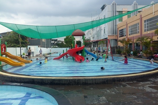 Pool A Central Batam, 1. Waterpark Top 100 Batu Aji, 2. Kolam Renang Palm Spring, 3. Kolam Renang Yonif, 4. Kolam Renang Harris Resort Batam Waterfront, 5. Kolam Renang Turi Beach Resort, 6. Kolam Renang Montigo Resort Batam, 7. Waterpark Ocarina, 8. Waterpark Taman Dutamas, 9. Kolam Renang Sukajadi, 10. Kolam Renang Harmoni One Convention Hotel, 11. Kolam Renang Puri Selebriti, 12. Batam Water Park, 13. Waterboom Dreamland, 14. Kolam Renang Shangri-La Swimming Pool Batam, 15. Kolam Renang Orchid Park Batam, 16. Pool A Central Batam, 17. Costarica Club House, 18. Kolam Renang Harapan Utama Swimming Pool, 19. Kolam Renang G Club Royal Grande, 20. Kolam Renang KDA, 21. Club House Tunas Regency, 22. Kolam Renang Purimas Residence, 23. Kolam Renang Taman Lestari, 24. Kolam Renang Family Park Batam, 25. Beverly Swimming Pool, 26. Kolam Renang Perum Marbella