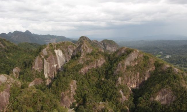 Puncak Ngalau Posuak via Jelajahsumbar, 1. Air Terjun Palukahan, 2. Taman Ngalau Basurek, 3. Pasir Putih Silokek, 4. Air Terjun Batang Taye, 5. Telabang Sakti, 6. Lokomotif Uap, 7. Arung Jeram Sungai Batang Kuantan, 8. Danau Hijau Bukit Bual, 9. Pulau Andam Dewi, 10. Ngalau Talago, 11. Puncak Ngalau Posuak, 12. Sisawah, 13. Geopark Silokek, 14. Pincuran Tujuh, 15. Kolam Renang Calau, 16. Punak Jonjang Kambiang, 17. Simpang Tugu, 18. Kampung Adat Sijunjung