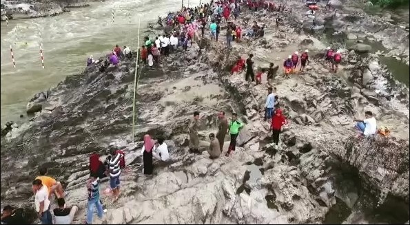 Pulau Andam Dewi via IG @alam_matolangik, 1. Air Terjun Palukahan, 2. Taman Ngalau Basurek, 3. Pasir Putih Silokek, 4. Air Terjun Batang Taye, 5. Telabang Sakti, 6. Lokomotif Uap, 7. Arung Jeram Sungai Batang Kuantan, 8. Danau Hijau Bukit Bual, 9. Pulau Andam Dewi, 10. Ngalau Talago, 11. Puncak Ngalau Posuak, 12. Sisawah, 13. Geopark Silokek, 14. Pincuran Tujuh, 15. Kolam Renang Calau, 16. Punak Jonjang Kambiang, 17. Simpang Tugu, 18. Kampung Adat Sijunjung