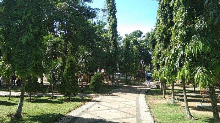 Taman Kota Tebing Tinggi, 1. Waterpark Gundaling Paya Pasir, 2. Taman Kota Tebing Tinggi, 3. Bah Bolon Arung Jeram, 4. Taman Revolusi Mental, 5. Taman Edukasi, 6. Istana Negeri Padang, 7. Tugu Wahana Tata Nugraha, 8. Green Hill, 9. Museum Kota Tebing Tinggi, 10. Bendungan Sei Padang, 11. Ramadhan Fair Kecamatan Rambutan, 12. Kolam Pancing Padang Merbau, 13. Pemandian Lubuk Indah, 14. Masjid Raya Nur Addin, 15. Perpustakaan Kota Tebing Tinggi, 16. Lapangan Sri Mersing, 17. Tugu Peringatan 13 Desember 1945, 18. Bayu Lagoon