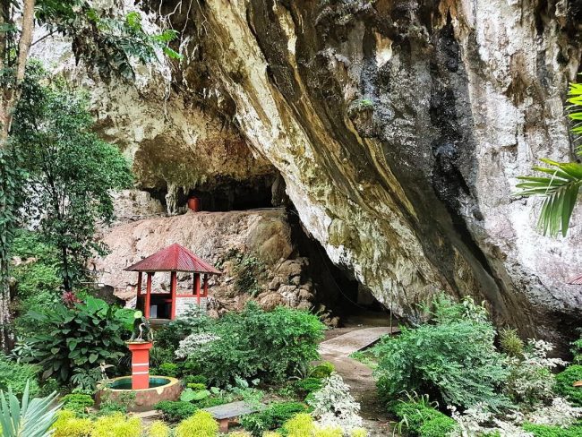 Taman Ngalau Basurek, 1. Air Terjun Palukahan, 2. Taman Ngalau Basurek, 3. Pasir Putih Silokek, 4. Air Terjun Batang Taye, 5. Telabang Sakti, 6. Lokomotif Uap, 7. Arung Jeram Sungai Batang Kuantan, 8. Danau Hijau Bukit Bual, 9. Pulau Andam Dewi, 10. Ngalau Talago, 11. Puncak Ngalau Posuak, 12. Sisawah, 13. Geopark Silokek, 14. Pincuran Tujuh, 15. Kolam Renang Calau, 16. Punak Jonjang Kambiang, 17. Simpang Tugu, 18. Kampung Adat Sijunjung