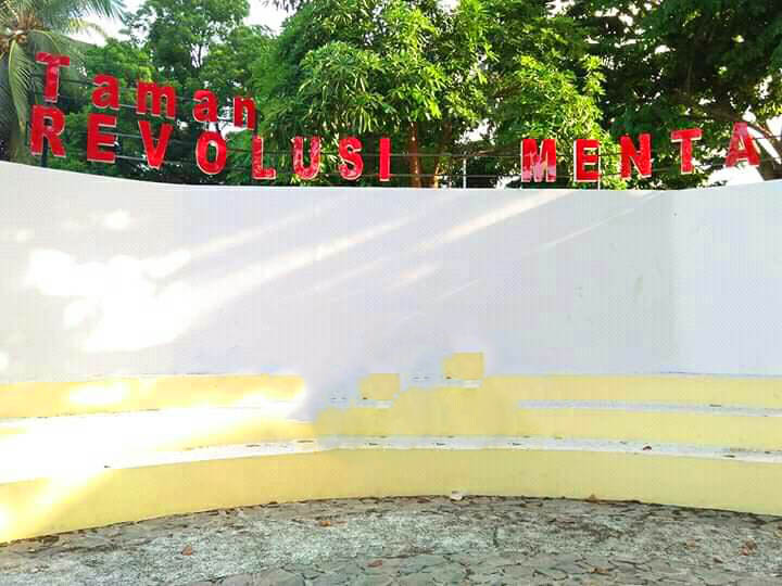 Taman Revolusi Mental, 1. Waterpark Gundaling Paya Pasir, 2. Taman Kota Tebing Tinggi, 3. Bah Bolon Arung Jeram, 4. Taman Revolusi Mental, 5. Taman Edukasi, 6. Istana Negeri Padang, 7. Tugu Wahana Tata Nugraha, 8. Green Hill, 9. Museum Kota Tebing Tinggi, 10. Bendungan Sei Padang, 11. Ramadhan Fair Kecamatan Rambutan, 12. Kolam Pancing Padang Merbau, 13. Pemandian Lubuk Indah, 14. Masjid Raya Nur Addin, 15. Perpustakaan Kota Tebing Tinggi, 16. Lapangan Sri Mersing, 17. Tugu Peringatan 13 Desember 1945, 18. Bayu Lagoon