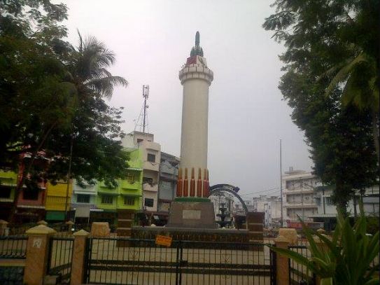 Tugu Peringatan 13 Desember 1945 - tempat wisata di Tebing Tinggi, 1. Waterpark Gundaling Paya Pasir, 2. Taman Kota Tebing Tinggi, 3. Bah Bolon Arung Jeram, 4. Taman Revolusi Mental, 5. Taman Edukasi, 6. Istana Negeri Padang, 7. Tugu Wahana Tata Nugraha, 8. Green Hill, 9. Museum Kota Tebing Tinggi, 10. Bendungan Sei Padang, 11. Ramadhan Fair Kecamatan Rambutan, 12. Kolam Pancing Padang Merbau, 13. Pemandian Lubuk Indah, 14. Masjid Raya Nur Addin, 15. Perpustakaan Kota Tebing Tinggi, 16. Lapangan Sri Mersing, 17. Tugu Peringatan 13 Desember 1945, 18. Bayu Lagoon