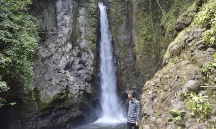 Air Terjun Baburai via Tripadvisor, 1. Pulau Kasiak, 2. Pantai Kata Pariaman, 3. Pulau Ujung, 4. Muara Manggung, 5. Pantai Gandoriah, 6. Pantai Cermin, 7. Pantai Tiram, 8. Pulau Angso Duo, 9. Air Terjun Nyarai, 10. Air Terjun Baburai, 11. Tapian Puti, 12. Pemandian Tirta Alami Malibo, 13. Pantai Ketaping, 14. Rumah Tabuik Pasa, 15. Pantai Nareh, 16. Taman Hutan Mangrove Pariaman, 17. Air Terjun Lubuk Bonta, 18. Air Terjun Batu Basurek, 19. Pulau Tangah, 20. Panorama Puncak Kiambang, 21. Taman Bendungan Anai, 22. Pantai Talao Indah, 23. Pantai Belibis, 24. Taman Anas Malik, 25. Lubuak Batu Tuduang, 26. Bukit Siriah