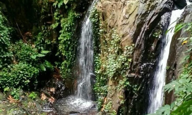 Air Terjun Tualang via IG @tripinhu - Tempat Wisata Di Indragiri Hulu, 1. Air Terjun Tualang, 2. Air Terjun Denalo, 3. Makam Raja Indragiri, 4. Replika Istana Indragiri, 5. Air Terjun Sultan Limbayang, 6. Air Terjun Tembulun, 7. Danau Raja, 8. Kawah Biru, 9. Danau Medayun, 10. Taman Nasional Bukit Tiga Puluh, 11. Puncak Bukit Selancang, 12. Air Terjun Tembulon Berasap, 13. Tugu 5 Januari, 14. Wisata Alam Pertamina Lirik