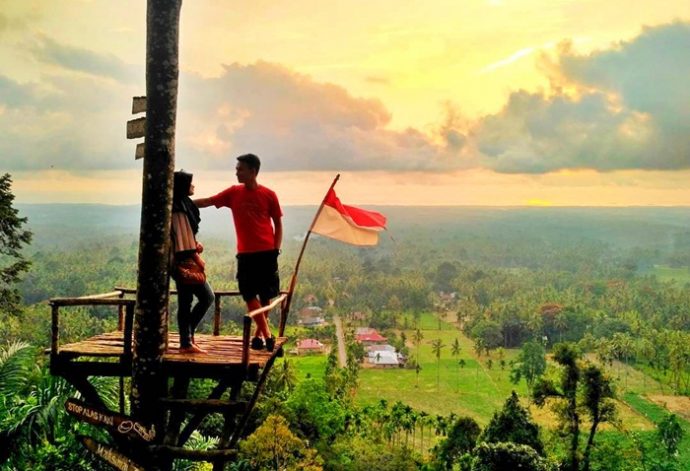 Bukit Siriah via IG @thomasalbert1122, 1. Pulau Kasiak, 2. Pantai Kata Pariaman, 3. Pulau Ujung, 4. Muara Manggung, 5. Pantai Gandoriah, 6. Pantai Cermin, 7. Pantai Tiram, 8. Pulau Angso Duo, 9. Air Terjun Nyarai, 10. Air Terjun Baburai, 11. Tapian Puti, 12. Pemandian Tirta Alami Malibo, 13. Pantai Ketaping, 14. Rumah Tabuik Pasa, 15. Pantai Nareh, 16. Taman Hutan Mangrove Pariaman, 17. Air Terjun Lubuk Bonta, 18. Air Terjun Batu Basurek, 19. Pulau Tangah, 20. Panorama Puncak Kiambang, 21. Taman Bendungan Anai, 22. Pantai Talao Indah, 23. Pantai Belibis, 24. Taman Anas Malik, 25. Lubuak Batu Tuduang, 26. Bukit Siriah