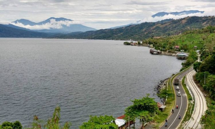 Danau Singkarak, 1. Cagar Budaya Batikam, 2. Wisata Istana Pagaruyung / Istana Basa, 3. Bukit Aua Sarumpun, 4. Benteng Van Der Capellen, 5. Air Terjun Lembah Anai, 6. Masjid Raya Rao – Rao, 7. Danau Singkarak, 8. Desa Pariangan, 9. Tabek Patah, 10. Rumah Gadang Kampai Nan Panjang, 11. Balairuang Sari, 12. Puncak Pato, 13. Prasasti Adityawarman, 14. Batu Angkek – Angkek, 15. Kincir Air Talawi, 16. Istano Rajo, 17. Pacu Jawi, 18. Batu Basurek, 19. Ngalau Pangian, 20. Tanjung Mutiara, 21. Sate Didong Khas Batusangkar