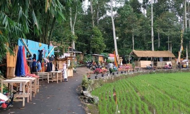 Desa Wisata Kubu Gadang via Harianhaluan, 1. Goa Batu Batirai, 2. Wisata Lubuk Kucing, 3. Air Terjun Tujuh Tingkat, 4. Minang Fantasi, 5. Desa Wisata Kubu Gadang, 6. Museum Kebudayaan Minangkabau, 7. Masjid Asasi Sigando, 8. Kampung Budaya Religi, 9. Stasiun Kereta Api Padang Panjang, 10. Air Terjun Lembah Anai, 11. Gunung Tandikat, 12. Pusat Dokumentasi dan Informasi Kebudayaan Minangkabau, 13. Islamic Center, 14. Rumah Makan Pak Datuk, 15. Sate Mak Syukur, 16. Minang Kayo