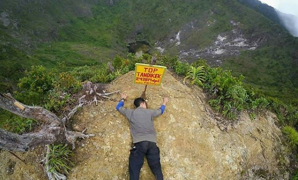 Gunung Tandikat - tempat wisata di Padang Panjang, 1. Goa Batu Batirai, 2. Wisata Lubuk Kucing, 3. Air Terjun Tujuh Tingkat, 4. Minang Fantasi, 5. Desa Wisata Kubu Gadang, 6. Museum Kebudayaan Minangkabau, 7. Masjid Asasi Sigando, 8. Kampung Budaya Religi, 9. Stasiun Kereta Api Padang Panjang, 10. Air Terjun Lembah Anai, 11. Gunung Tandikat, 12. Pusat Dokumentasi dan Informasi Kebudayaan Minangkabau, 13. Islamic Center, 14. Rumah Makan Pak Datuk, 15. Sate Mak Syukur, 16. Minang Kayo