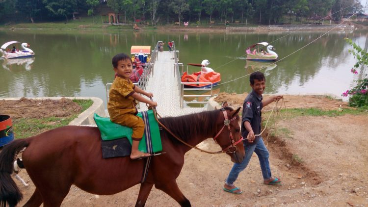 Taman Wisata Pulau Belibis, 1. Taman Syekh Kukut, 2. Kebun Teh Alahan Panjang, 3. Danau Diateh Danau Dibawah, 4. Nagari Seribu Rumah Gadang, 5. Danau Singkarak, 6. Puncak Gagoan, 7. Danau Talang, 8. Wisata Laing Park, 9. Air Terjun Kapalo Banda Koto Hilalang, 10. Puncak Happy, 11. Masjid Agung Al-Muhsinin, 12. Taman Wisata Pulau Belibis, 13. Puncak Ahmad Sadin, 14. Pemandian Aie Angek Bukik Kili, 15. Bukit Cinangkiak, 16. Taman Kota Arosuka, 17. Masjid Tuo Kayu Jao, 18. Bukit Cambai, 19. Pemandian Air Panas Bukik Gadang, 20. Air Terjun Sarasah Batimpo, 21. Puncak Guguak Sarai, 22. Angin Berembus Aripan, 23. Puncak Gobah
