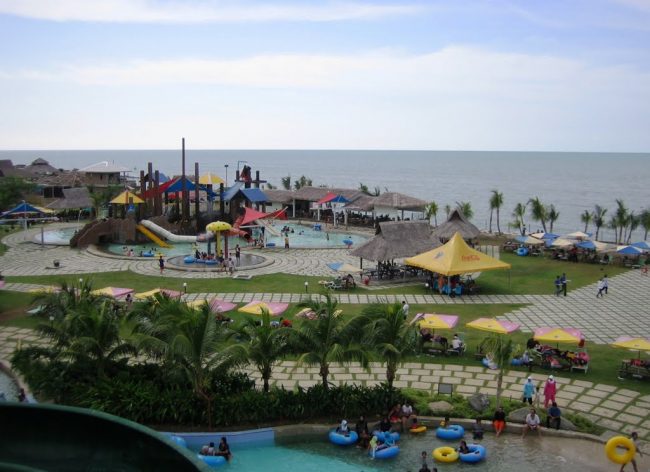 Pantai Cermin dan Cermin Theme Park, 1. Pantai Olo, 2. Ekowisata Mangrove Sicanang , 3. Pantai Romantis, 4. Pantai Bali Lestari, 5. Pantai Sialang Buah, 6. Pantai Mutiara 88, 7. Romance Bay, 8. Pantai Gudang Garam, 9. Pantai Cermin, 10. Pantai Salah Namo, 11. Pantai Pink, 12. Pantai Sibolazi, 13. Pantai Pondok Permai, 14. Pantai Klang Serdang Begadai, 15. Taman Pantai Barat, 16. Pantai Tureloto
